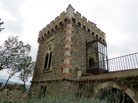 La Torre Magdala de R&egrave;nnas del Cast&egrave;lh des dels jardins