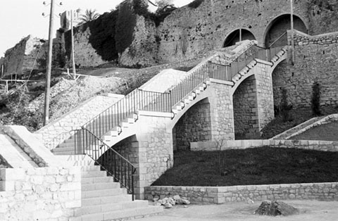 Obres d'urbanitzaci&oacute; al Passeig Arqueol&ograve;gic. Al fons s'oberva la Torre de la Francesa. 1961