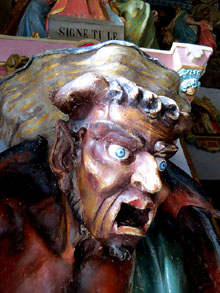 El diable Asmodeu. Suport de la pica baptismal de l'esgl&eacute;sia