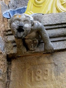 G&agrave;rgola a la porta d'entrada de l'esgl&eacute;sia de Maria Magdalena