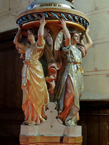 Detall de l'estatu&agrave;ria de l'esgl&eacute;sia