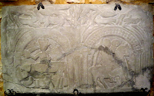 La llosa dels cavallers, trobada per l'abat Sauni&egrave;re. Actualment, al Museu de R&egrave;nnas del Cast&egrave;lh