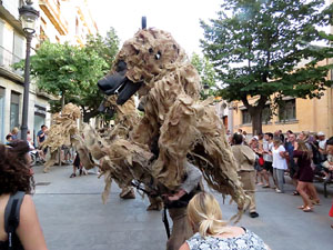 Festival Und&agrave;rius 2016. Espectacle de carrer &Oacute;ssos del Pirineu, amb la Companyia Tutatis