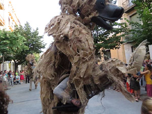 Festival Und&agrave;rius 2016. Espectacle de carrer &Oacute;ssos del Pirineu, amb la Companyia Tutatis