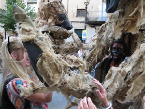 Festival Und&agrave;rius 2016. Espectacle de carrer &Oacute;ssos del Pirineu, amb la Companyia Tutatis