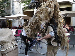 Festival Und&agrave;rius 2016. Espectacle de carrer &Oacute;ssos del Pirineu, amb la Companyia Tutatis