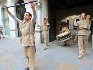 Festival Und&agrave;rius 2016. Espectacle de carrer &Oacute;ssos del Pirineu, amb la Companyia Tutatis