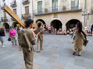 Festival Und&agrave;rius 2016. Espectacle de carrer &Oacute;ssos del Pirineu, amb la Companyia Tutatis