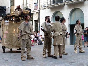 Festival Und&agrave;rius 2016. Espectacle de carrer &Oacute;ssos del Pirineu, amb la Companyia Tutatis
