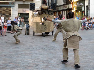 Festival Und&agrave;rius 2016. Espectacle de carrer &Oacute;ssos del Pirineu, amb la Companyia Tutatis