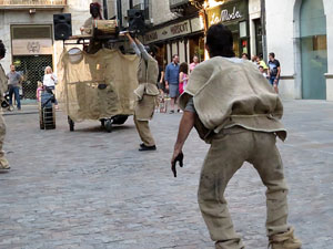 Festival Und&agrave;rius 2016. Espectacle de carrer &Oacute;ssos del Pirineu, amb la Companyia Tutatis