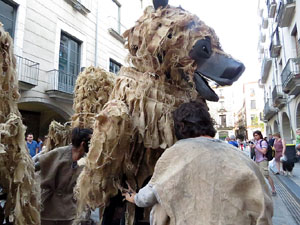 Festival Und&agrave;rius 2016. Espectacle de carrer &Oacute;ssos del Pirineu, amb la Companyia Tutatis