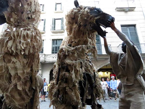 Festival Und&agrave;rius 2016. Espectacle de carrer &Oacute;ssos del Pirineu, amb la Companyia Tutatis