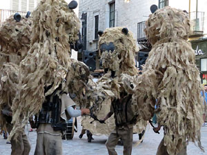 Festival Und&agrave;rius 2016. Espectacle de carrer &Oacute;ssos del Pirineu, amb la Companyia Tutatis