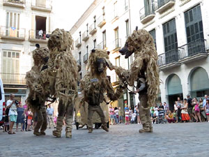 Festival Und&agrave;rius 2016. Espectacle de carrer &Oacute;ssos del Pirineu, amb la Companyia Tutatis