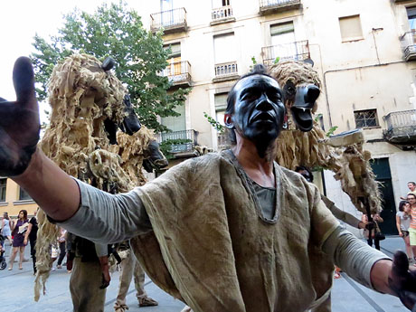 Festival Und&agrave;rius 2016. Espectacle de carrer &Oacute;ssos del Pirineu, amb la Companyia Tutatis