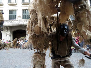 Festival Und&agrave;rius 2016. Espectacle de carrer &Oacute;ssos del Pirineu, amb la Companyia Tutatis