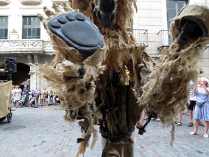 Festival Und&agrave;rius 2016. Espectacle de carrer &Oacute;ssos del Pirineu, amb la Companyia Tutatis