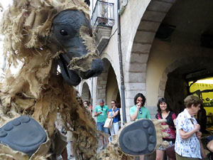 Festival Und&agrave;rius 2016. Espectacle de carrer &Oacute;ssos del Pirineu, amb la Companyia Tutatis