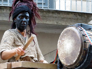 Festival Und&agrave;rius 2016. Espectacle de carrer &Oacute;ssos del Pirineu, amb la Companyia Tutatis
