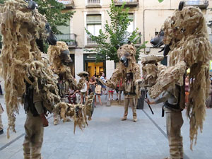 Festival Und&agrave;rius 2016. Espectacle de carrer &Oacute;ssos del Pirineu, amb la Companyia Tutatis