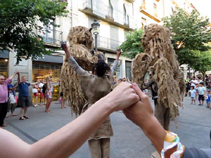 Festival Und&agrave;rius 2016. Espectacle de carrer &Oacute;ssos del Pirineu, amb la Companyia Tutatis