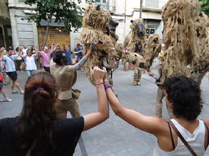 Festival Und&agrave;rius 2016. Espectacle de carrer &Oacute;ssos del Pirineu, amb la Companyia Tutatis