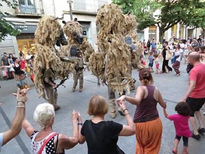 Festival Und&agrave;rius 2016. Espectacle de carrer &Oacute;ssos del Pirineu, amb la Companyia Tutatis