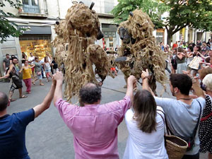 Festival Und&agrave;rius 2016. Espectacle de carrer &Oacute;ssos del Pirineu, amb la Companyia Tutatis