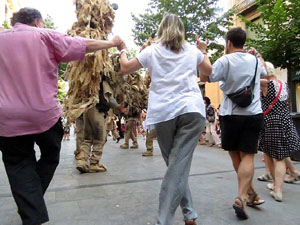 Festival Und&agrave;rius 2016. Espectacle de carrer &Oacute;ssos del Pirineu, amb la Companyia Tutatis