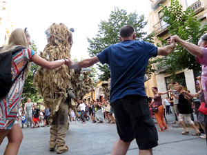 Festival Und&agrave;rius 2016. Espectacle de carrer &Oacute;ssos del Pirineu, amb la Companyia Tutatis