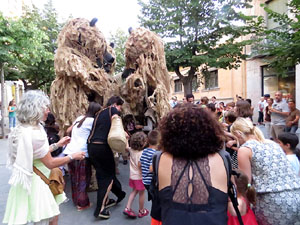 Festival Und&agrave;rius 2016. Espectacle de carrer &Oacute;ssos del Pirineu, amb la Companyia Tutatis