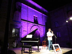 XI Marxa de Torxes. Concert de Joan Isaac a la pla&ccedil;a de la Catedral