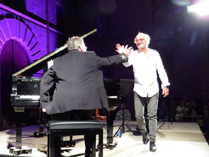 XI Marxa de Torxes. Concert de Joan Isaac a la pla&ccedil;a de la Catedral