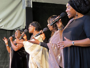Festival A Capella 2017. Actuaci&oacute; del grup Black Voices a la pla&ccedil;a de la Independ&egrave;ncia