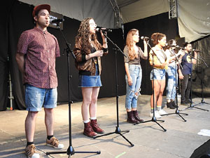 Festival A Capella 2017. Actuaci&oacute; del grup Kundala a la pla&ccedil;a de la Independ&egrave;ncia