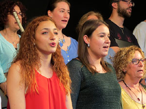 Festival A Capella 2017. Actuaci&oacute; del cor de la UdG a la pla&ccedil;a de la Independ&egrave;ncia