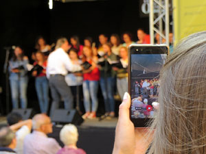 Festival A Capella 2017. Actuaci&oacute; del cor de la UdG a la pla&ccedil;a de la Independ&egrave;ncia