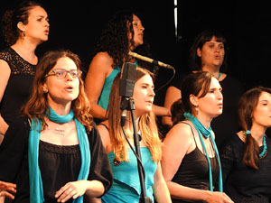 Festival A Capella 2017. Actuaci&oacute; de la Coral X&agrave;ntica a la pla&ccedil;a de la Independ&egrave;ncia