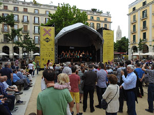 Festival A Capella 2017. Actuaci&oacute; de la Coral X&agrave;ntica a la pla&ccedil;a de la Independ&egrave;ncia