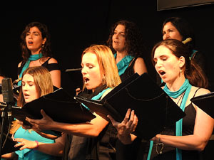 Festival A Capella 2017. Actuaci&oacute; de la Coral X&agrave;ntica a la pla&ccedil;a de la Independ&egrave;ncia