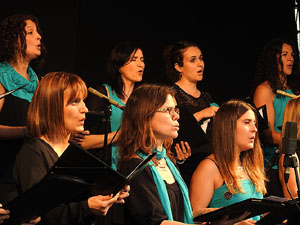 Festival A Capella 2017. Actuaci&oacute; de la Coral X&agrave;ntica a la pla&ccedil;a de la Independ&egrave;ncia