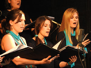 Festival A Capella 2017. Actuaci&oacute; de la Coral X&agrave;ntica a la pla&ccedil;a de la Independ&egrave;ncia