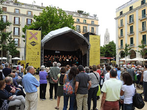 Festival A Capella 2017. Actuaci&oacute; de la Coral X&agrave;ntica a la pla&ccedil;a de la Independ&egrave;ncia