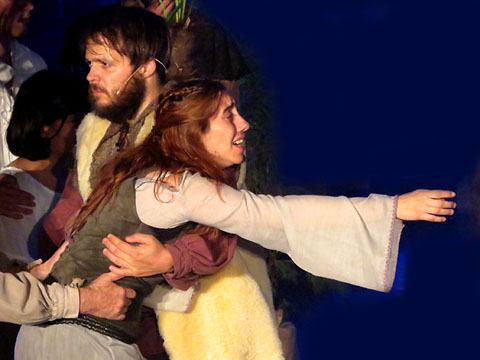 Un moment dram&agrave;tic de la representaci&oacute; amb la mare del fadrinet (Susanna Romero)