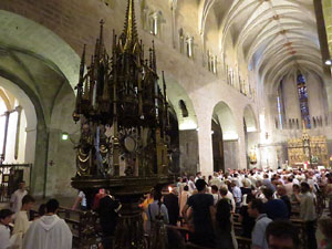 Corpus 2017. Entrada a l'esgl&eacute;sia de Sant Feliu