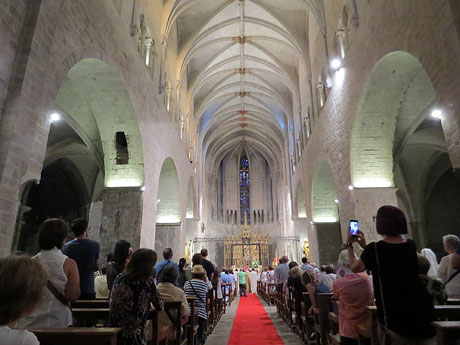 Corpus 2017. Entrada a l'esgl&eacute;sia de Sant Feliu