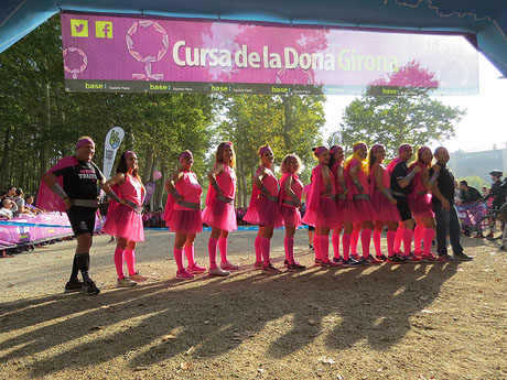 Cursa de la Dona 2017. Concentraci&oacute; i sortida del Parc de la Devesa i cursa pels carrers de Girona