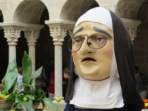 Festa Major de Sant Daniel 2017 - Audici&oacute; i ballada de la Sardana de les monges al claustre del Monestir de Sant Daniel
