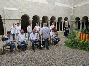 Festa Major de Sant Daniel 2017 - Audici&oacute; i ballada de la Sardana de les monges al claustre del Monestir de Sant Daniel